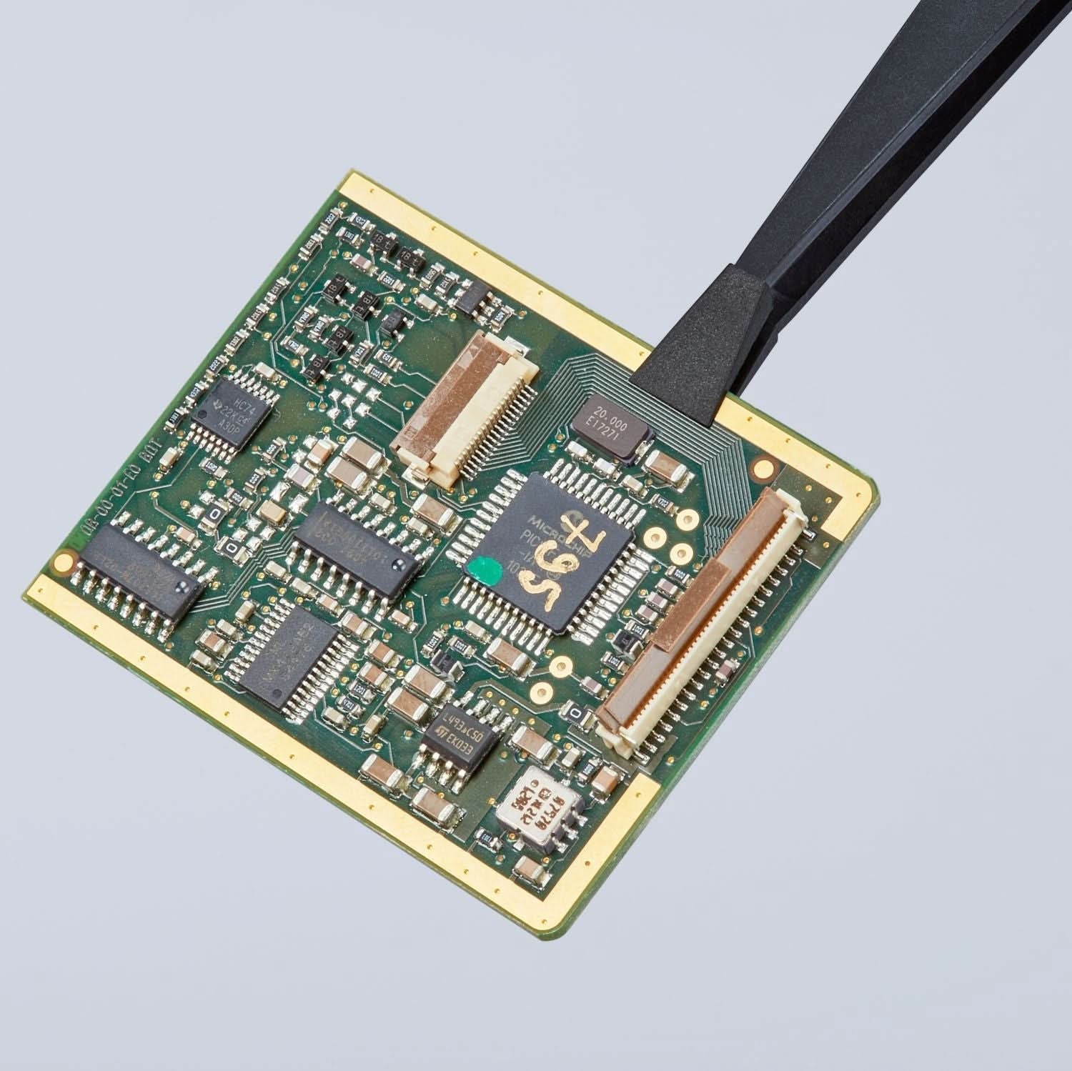 92 09 05 ESD-40368539_6.jpg