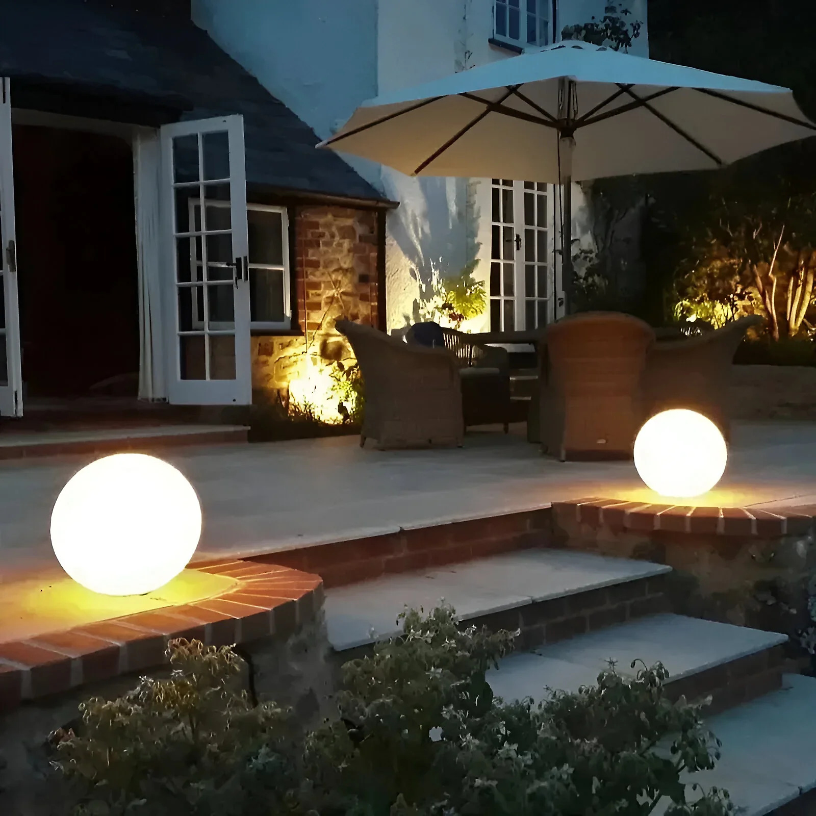 lumiglobe-weatherproof-garden-light-41190642_2.jpg